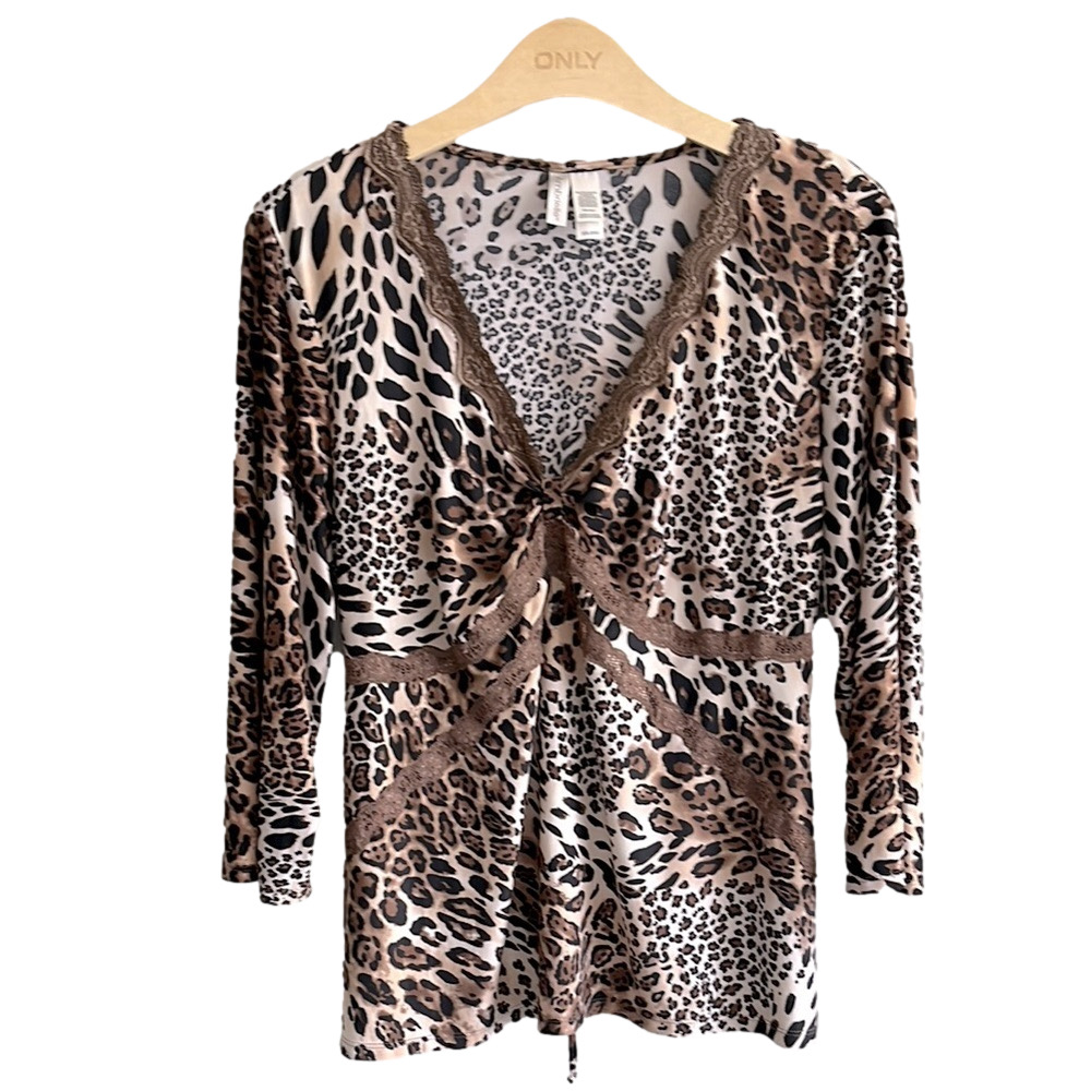 67 Leopard Print Size XXL Loungewear L/S  Soft V-Neck Lace Trim Top